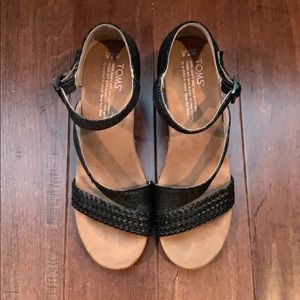 Toms Clarissa Wedge Black Metallic Linen size 7.5